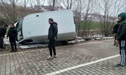 Çorum'da panelvan araç yan yattı: 1 yaralı