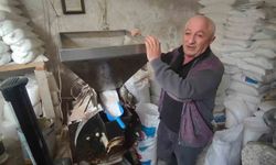 Dede mesleğini icra ediyor, teknolojiye direniyor