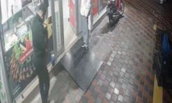 Dükkanın önündeki sigara paketini çaldı