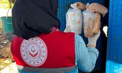 Dumlupınar SYDV ihtiyaç sahibi 18 eve sıcak yemek ulaştırıyor