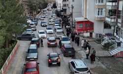 Edirne'de iftar öncesi pide kuyruğu: Fırınların önü doldu taştı