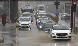 Edirne'de yağmur etkili oldu, cadde ve sokaklar göle döndü