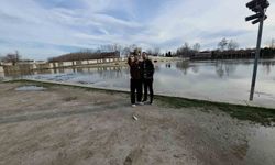 Edirneliler taşkın riski bulunan nehir kenarına akın etti