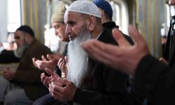 Elazığ'da depremde hayatını kaybedenler dualarla anıldı