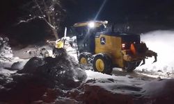 Elazığ'da kapalı köy yollarında kar temizleme çalışmaları sürüyor