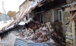 Erzincan'da fırtına çatıları uçurdu