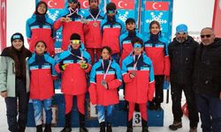 Erzincanlı kayakçılar Hakkari'den 6 madalya ile döndü