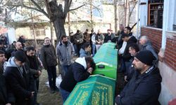 Erzurum'da trafik kazasında vefat eden iki kardeş ve bir arkadaşa hüzünlü veda