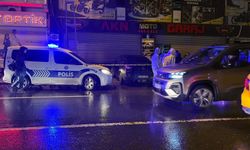 Esenler'de yangın ihbarına giden ekipler binada silahla vurulmuş 2 kişinin cesetlerini buldu