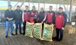 Ezine'de taşkından etkilenen yetiştiricilere yem desteği