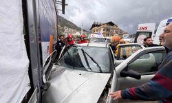 Fethiye'de Duvara Çarpan Otomobildeki 1 Kişi Hayatını Kaybetti, 2 Kişi Yaralandı