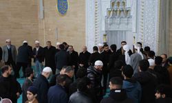 Filistinli öğrencinin şehit edilen ailesi için gıyabi cenaze namazı kılındı