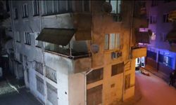 Gemlik'te hasarlı apartman tahliye edildi, sokak trafiğe kapatıldı