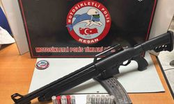 Halının içerisine gizlenmiş av tüfeği ele geçirildi