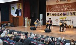 Halk aşıklarından Menemen'de kültür ziyafeti