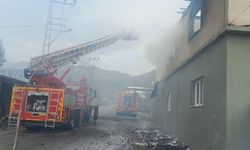 Hatay'da 2 katlı müstakil ev alevlere teslim oldu