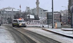 Hayrabolu'da kar yağışı etkisini artırdı: Taşımalı eğitime 1 gün ara verildi