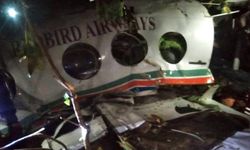 Hindistan'da içerisinde 7 kişinin bulunduğu ambulans uçak düştü