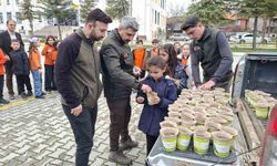 Hisarcık'ta minikler saksılarda karaçam fidanı yetiştirecek
