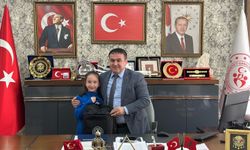 İşitme Engelliler Şampiyonası'nda derece yapan Bilecikli sporcuya İl Müdürü Demir'den tebrik