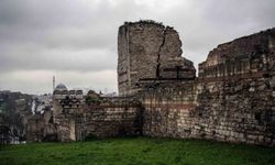 İstanbul'un Kara Surları yıkılmak üzere