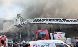 İzmir 6. Sanayi'de yedek parça dükkanında yangın
