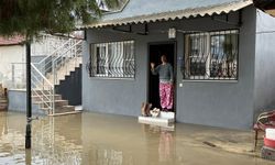 İzmir'de dere taştı, vatandaşlar çaresiz kaldı: 'Televizyonda izlerdik, başımıza geldi'