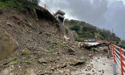 İzmir'de lüks site yolu toprak kayması nedeniyle kapandı