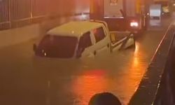 İzmir'de suyla dolan alt geçitte mahsur kalan sürücü hayatını kaybetti