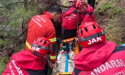 Kabak Koyu'nda kayalıklardan düşen genç kurtarıldı