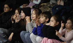 Kahkaha dolu oyun Erenler'de sahnelendi, vatandaşlardan tam not aldı