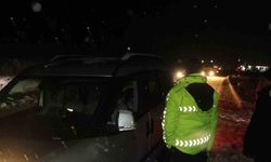 Kar ve tipi nedeniyle Erzincan'ın çevre illerle ulaşımı güçlükle sağlanıyor