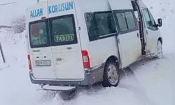 Kar yağışı nedeniyle yolda kalan öğrenci servisinin imdadına İl Özel İdaresi ekipleri yetişti