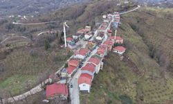 Karadeniz fıkrası gibi mahalle: Komşular bir adımla il değiştirip, bir dakika farkla iftar açıyor