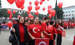 Karasu'da sokaklar kırmızı beyaza büründü