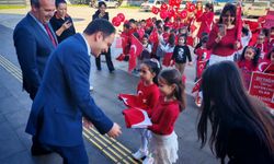 Karpuzlu'da miniklerden bayrağa saygı