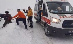 Kars'ta kar esareti: Hasta çocuklar için Mehmetçik ve ekipler seferber oldu