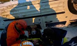 Kars'ta takla atan hafif ticari araçta can pazarı yaşandı