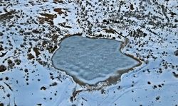 Kemah'taki Ardos Gölü dondu: Bin 660 rakımlı buz gölü drone ile görüntülendi