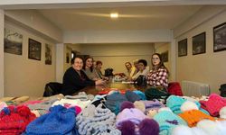 Kırşehir'de örülen atkı ve bereler lösemi tedavisi gören çocuklara gitti