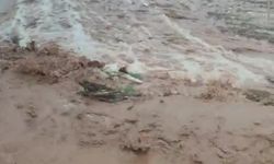 Kırşehir'de sağanak, su baskınlarına neden oldu