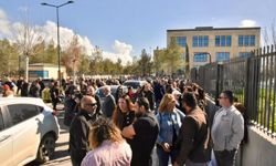 KKTC'de fiber optik protokolüne karşı Meclis önünde eylem