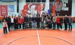 Köyceğiz'de ödüllü Floor Curling Turnuvası sona erdi