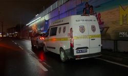 Küçükçekmece'de seyir halindeki motosiklet, temizlik aracının altına girdi: 2 ölü