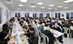 Küçükçekmeceliler, iftar sofralarında bereketi paylaşıyor