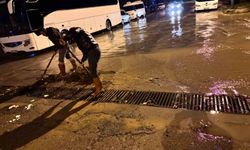 Kuşadası Belediyesi ekipleri yağmurun ilk anından itibaren sahadaydı