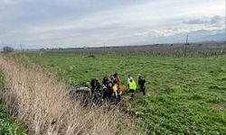 Manisa'da otomobil tarlaya uçtu: 2 yaralı