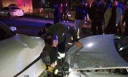 Mardin'de iki otomobil çarpıştı, 6 kişi yaralandı