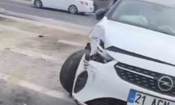 Mardin'de minibüs ile otomobil çarpıştı: 2 yaralı