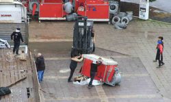Meydanda korkutan iş kazası: Tırdan indirilen havalandırma ünitesi devrildi